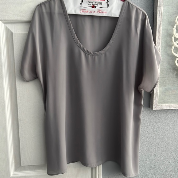 Gray top - Picture 1 of 2